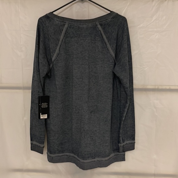 Top - Picture 2 of 3